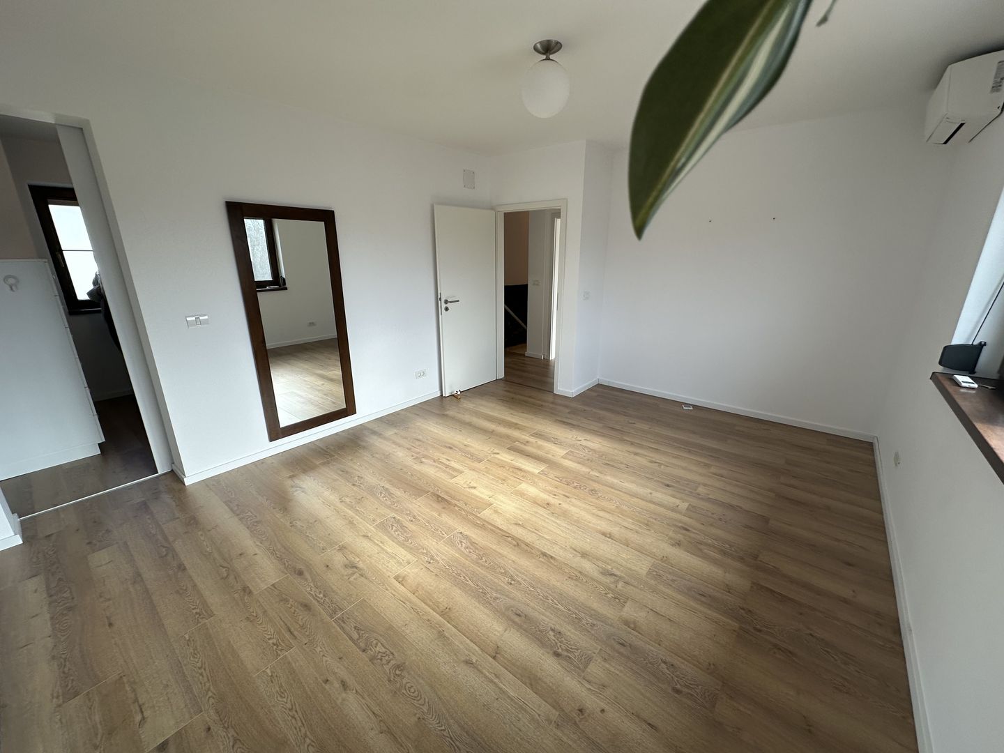 Casa deosebita intr-un cartier privat cu bariera - Poză 35