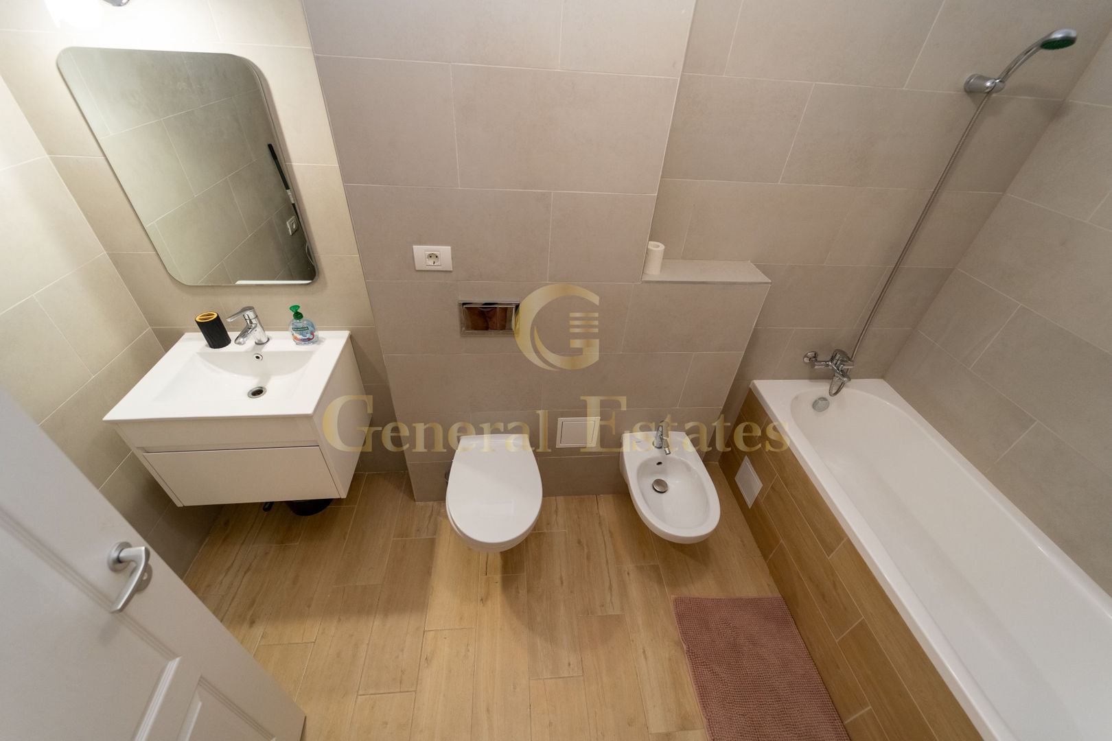 Apartament de închiriat cu 2 camere în Tractorul, Brașov - Poză 10