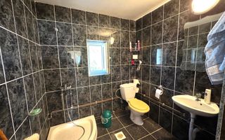 Casa spatioasa cu zona amenajata pentru ferma Cicarlau - Poză 18