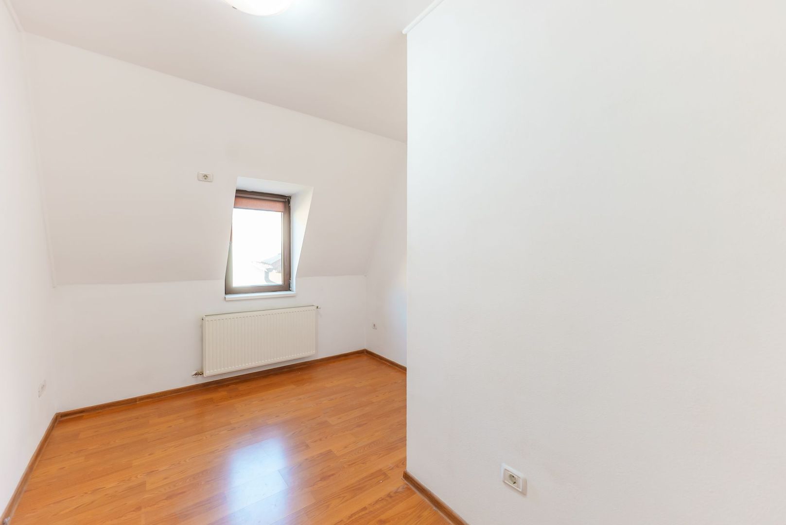 Apartament spațios, cu potențial multiplu, central - Poză 5