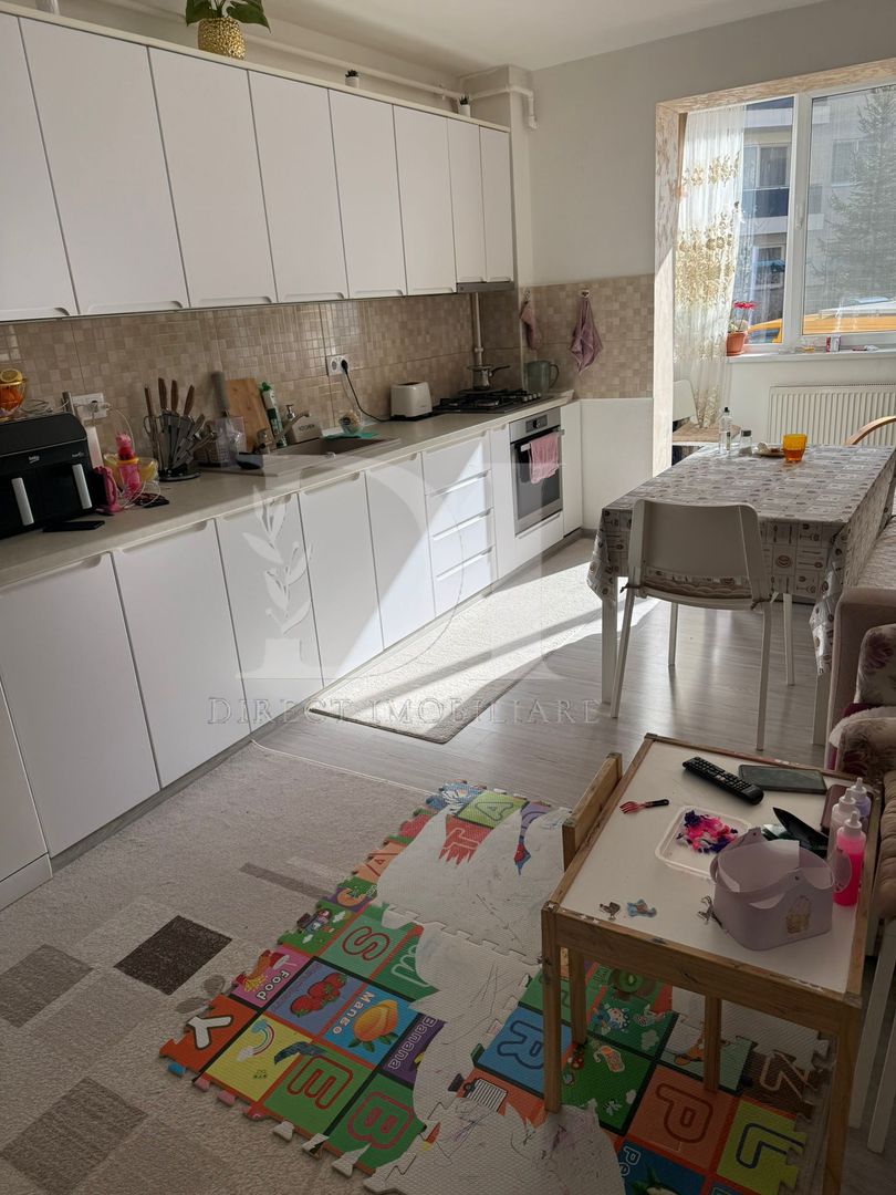 Apartament 3 camere / Zona Florilor - Poză 1