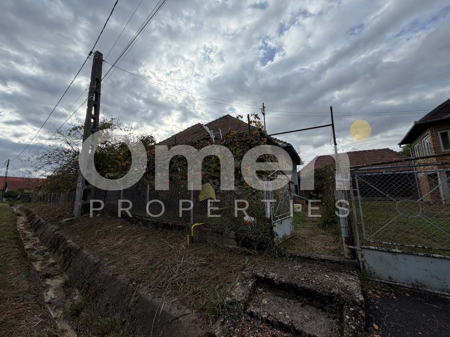 Casa cu teren de 1350 mp | Lapusel - Poză 2