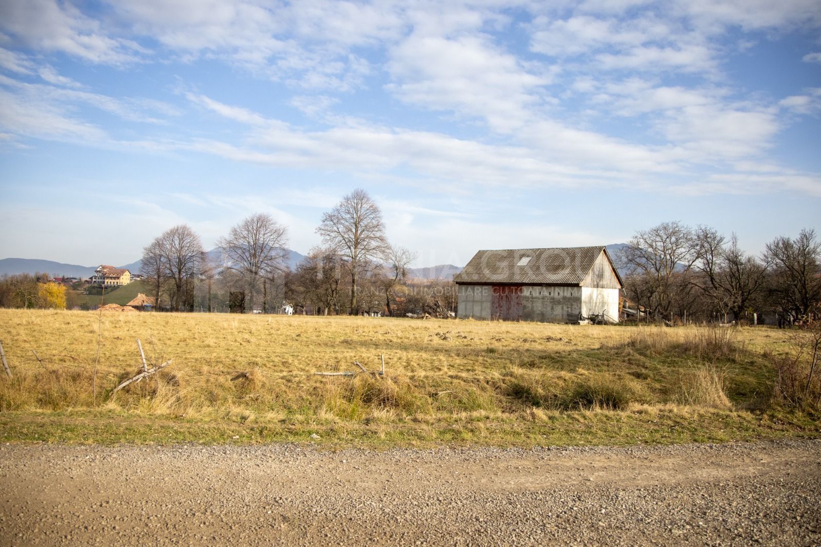 Teren intravilan parcelabil, priveliște spre munți, Sohodol, Bran - Poză 9