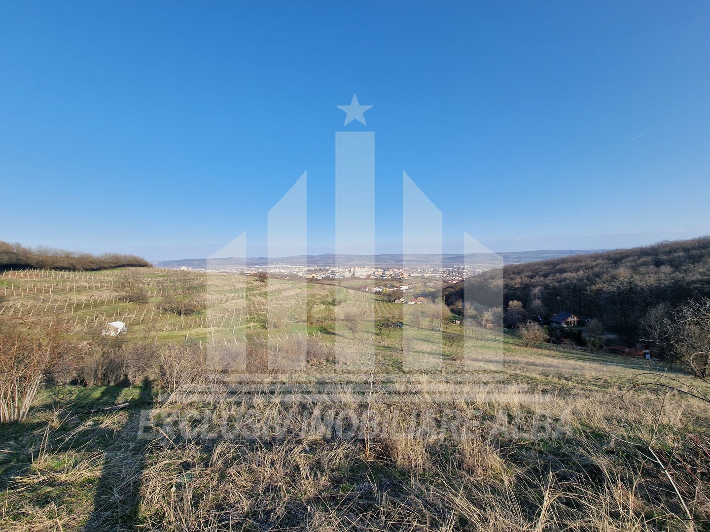 Teren intravilan | De vanzare | 1808 mp | 18 ml deschidere | Seigau - Poză 1