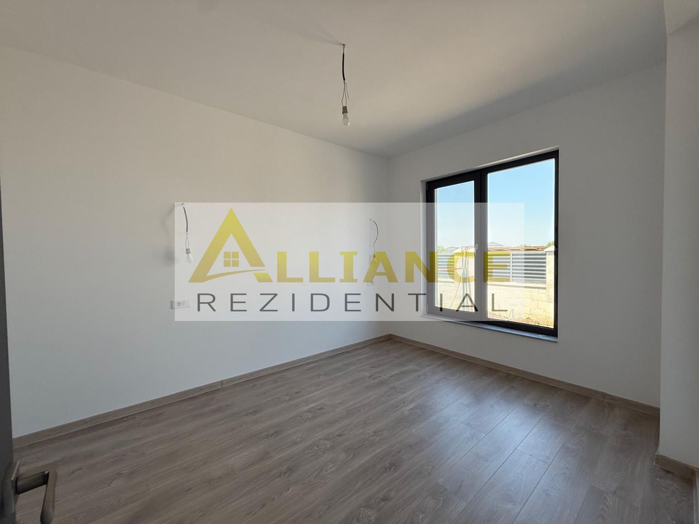 Casa individuala ~ 3 camere 1 baie ~ teren 250mp ~ - Poză 2