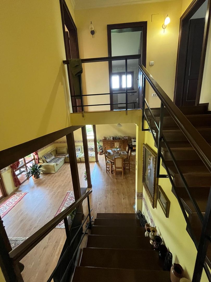 Casă elegantă, spațioasă, ideală pentru familie – Sanmihaiu Roman - Poză 11