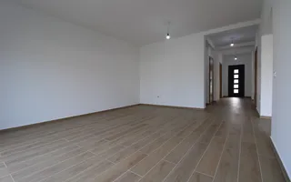 Zona Lunei – Casă nouă 2025 | 5 camere, 3 băi | Ideal rezidențial sau birouri - Poză 11