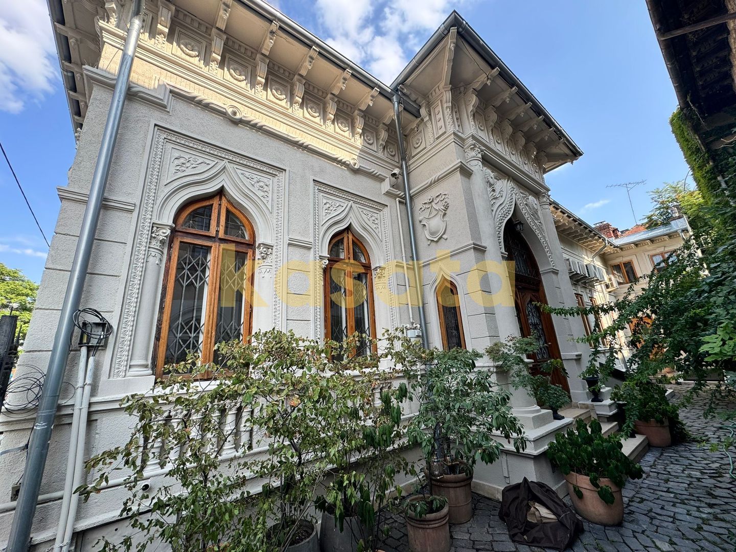 Închiriere vilă interbelică, Piata Victoriei,  renovată complet - Poză 1