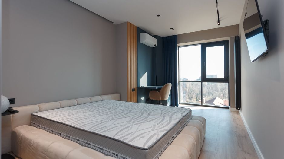 De vânzare apartament, 3 dormitoare + terasă, str. Teatrală 3, Centru. - Poză 2
