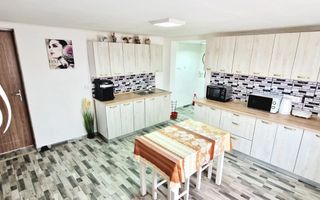 Vand casa recent renovata cu 900 mp curte si gradina in Carpinis - Poză 6