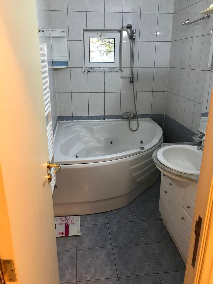 Apartament spatios cu o pozitie ideala - Poză 10