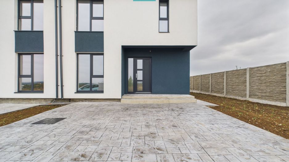 Duplex ultrafinisat cu 3 camere, 3 băi în Pișchia - Poză 1