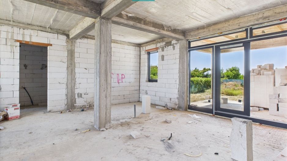 Casă nouă la roșu în Mândruloc - Poză 8