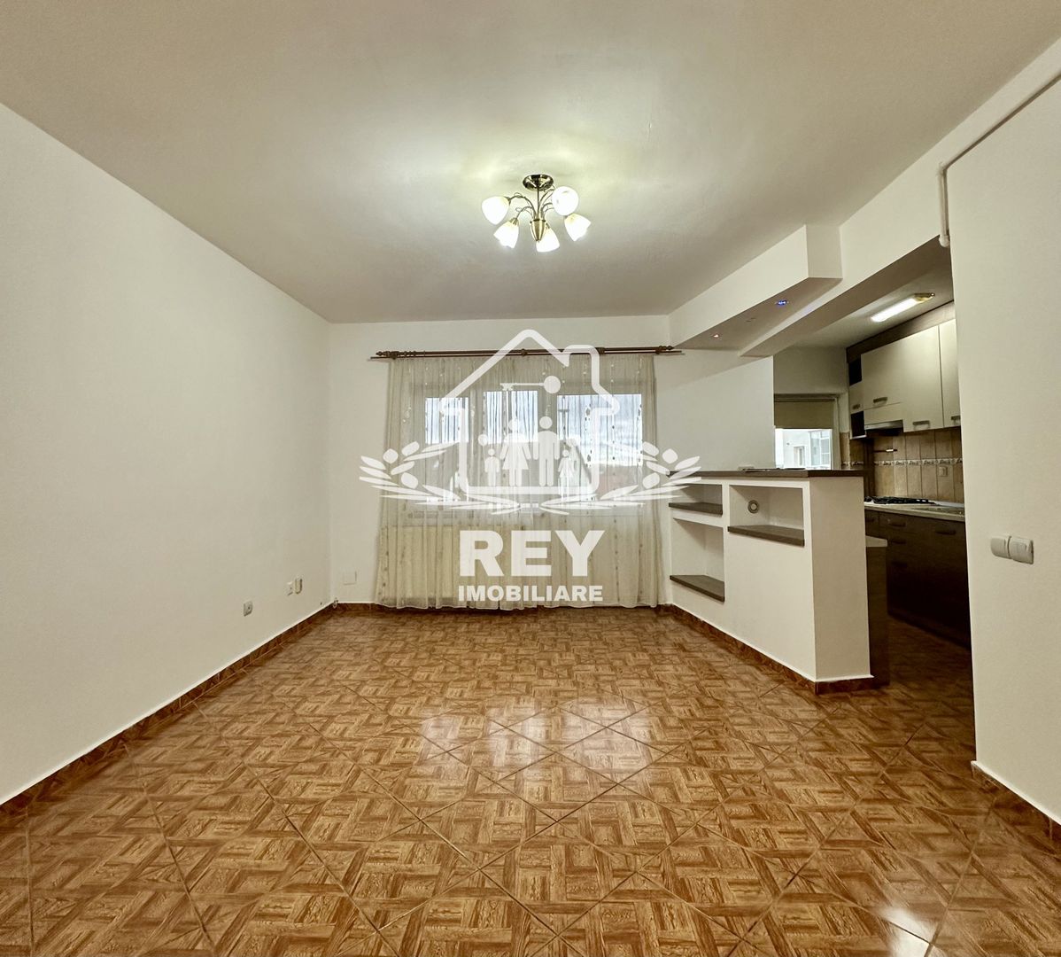 Apartament 4 camere cu garaj zona Strand- V.Aurie - Poză 2