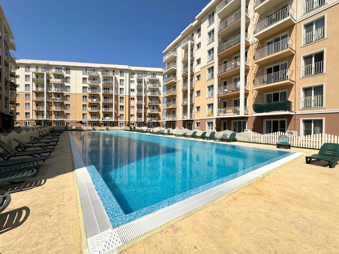 Casă înșiruită 3 camere de închiriat ansamblul Rezidențial Cosmopolis - Poză 3