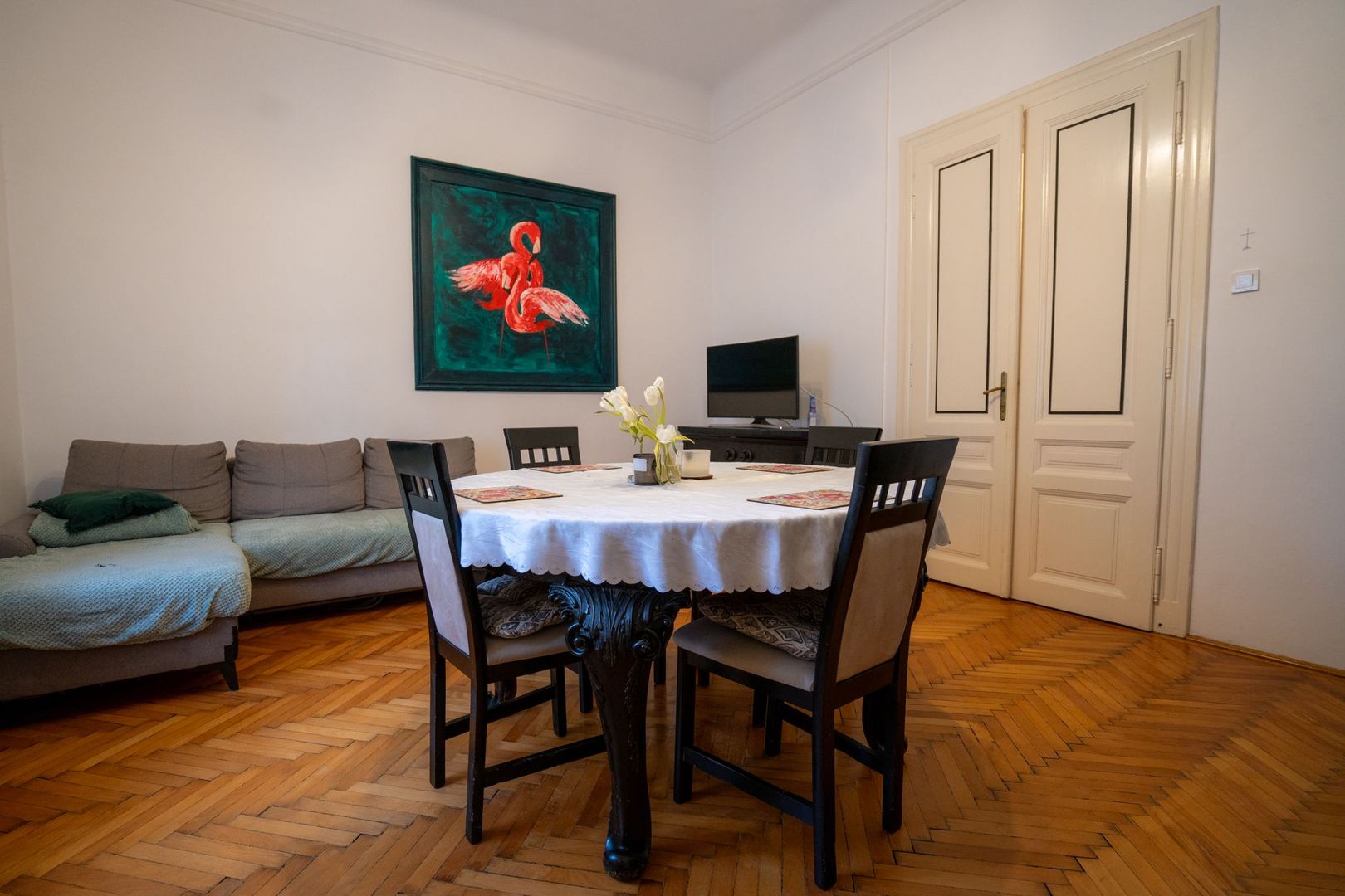 Apartament central de vânzare – la curte comună - Oradea - Poză 3