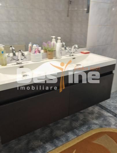 Casă P+E+M + corp secundar , 240 mp teren , 2 garaje - Poză 7