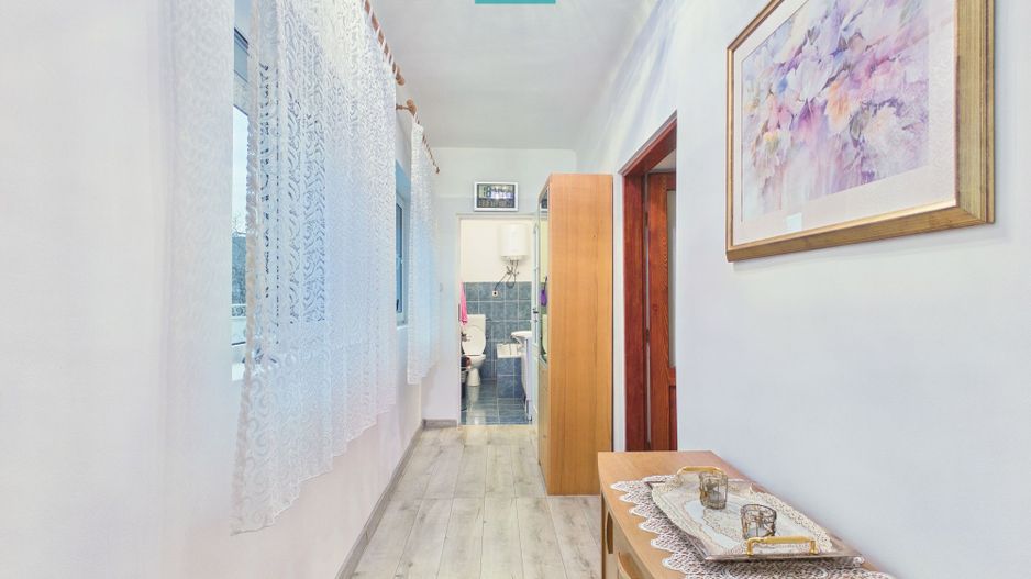 Casă 2 corpuri și 5 camere ultracentral în Curtici - Poză 4