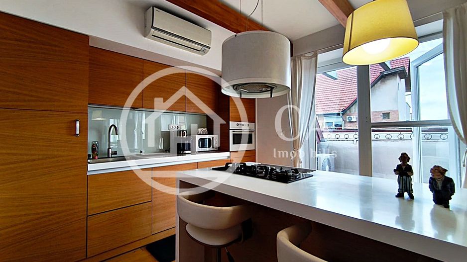 Apartament de închiriat cu 4 camere si terasa, Ultracentral, Oradea - Poză 1