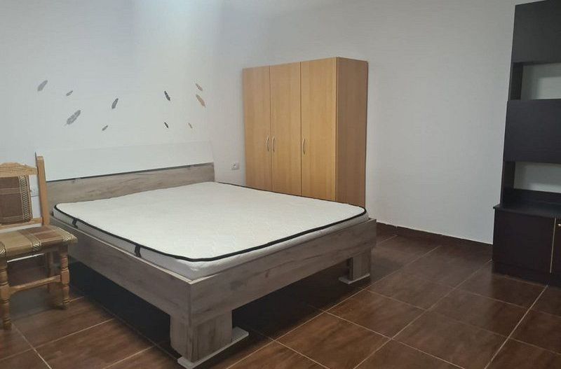 Garsoniera mobilata si utilata - zona garii 200 euro - Poză 1