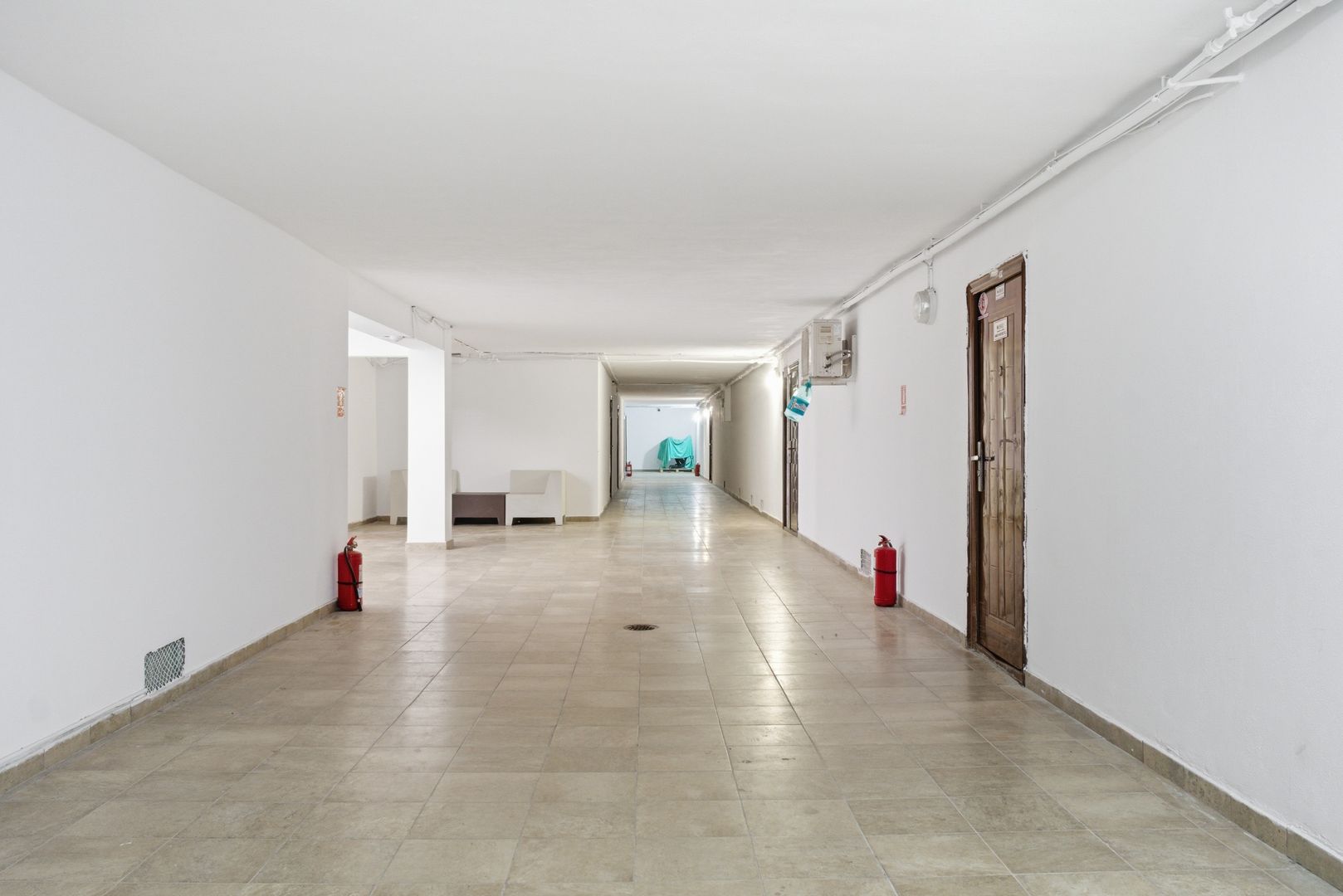FALEZA NORD cladire multifunctionala 4600 mp cu acces din Bdul Mamaia! - Poză 5