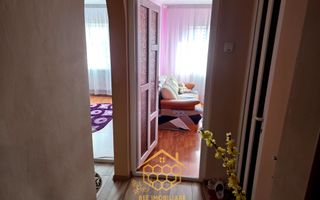 Apartament cu 3 camere in zona centrala - Filiasi - Poză 7