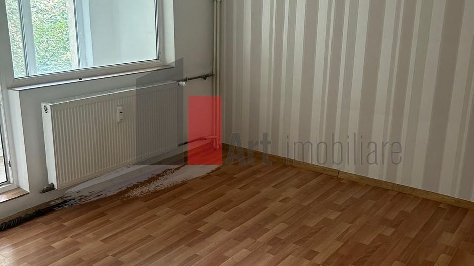Vânzare apartament 4 camere decomandat Bd. Brâncoveanu - Izvorul Mureșului - Poză 1