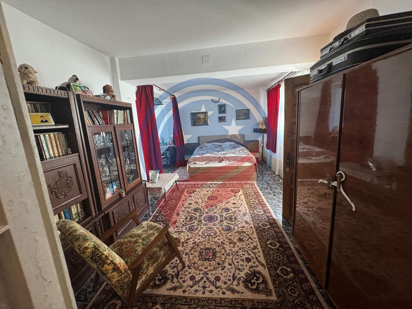 Casă cu 7 camere, în spatele stadionului - Poză 10