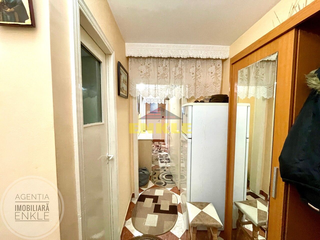 De vânzare apartament cu 3 camere decomandat, zona Piața Mare - Poză 4