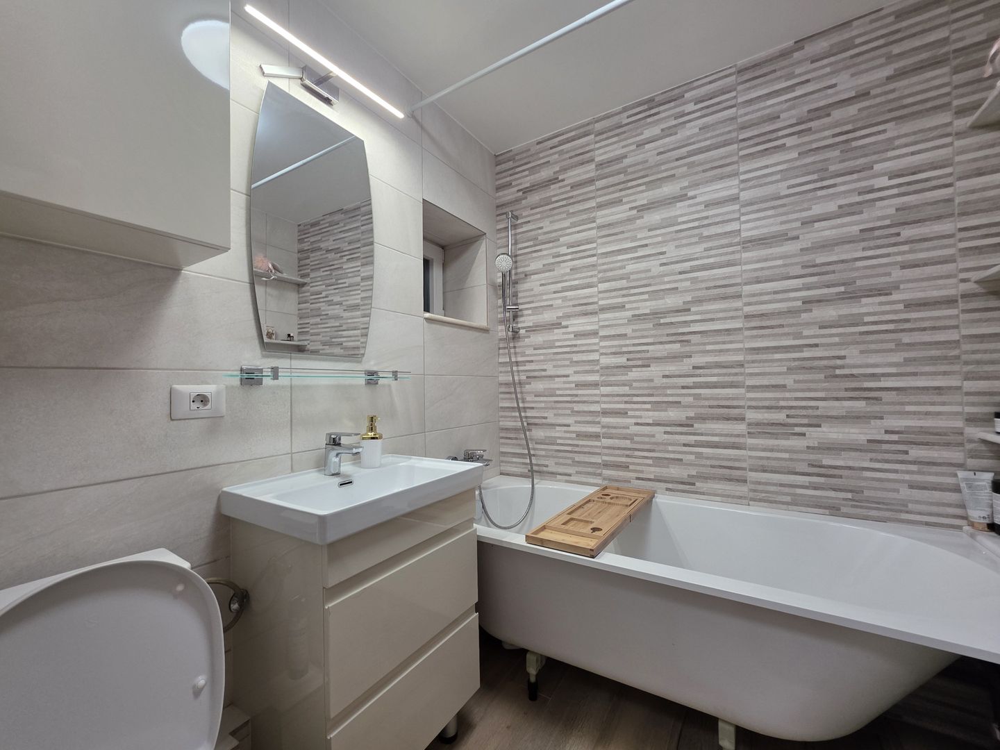 Renovat Top! Apartament 3 camere Teiul Doamnei - Poză 12