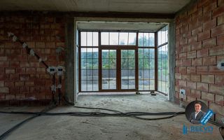 Vilă spațioasă cu vedere la pădure, la doar 15 minute de Bacău! - Poză 9