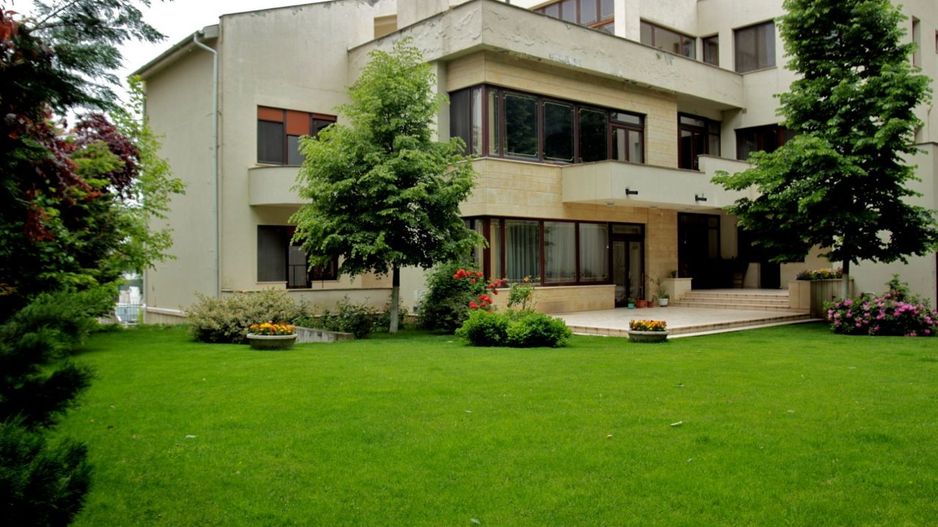 Vila impresionantă cu 15 camere, situată în zona Barbu Văcărescu - Poză 1