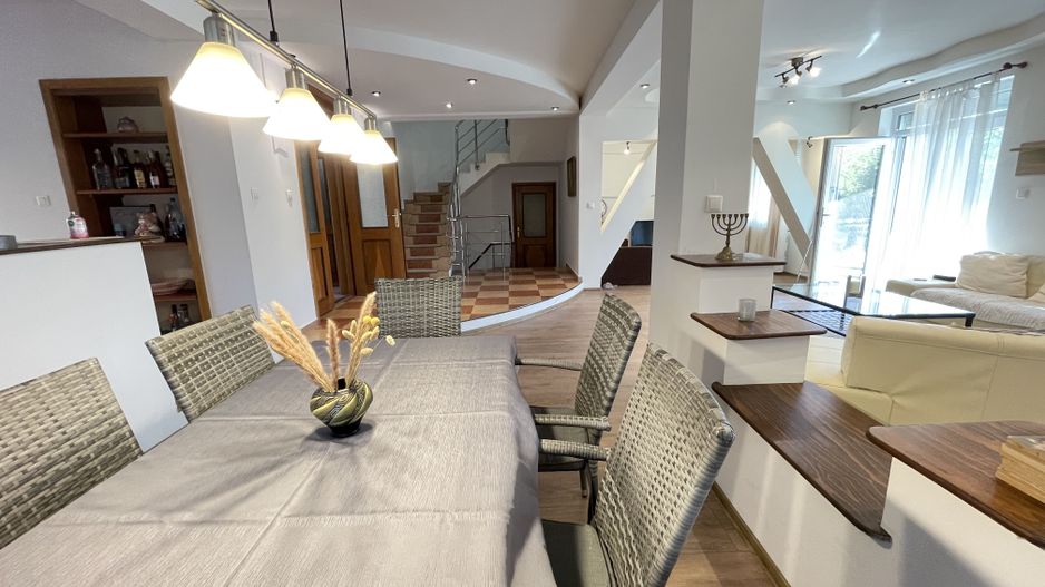 Casa spatioasa cu spatiu de relaxare-zona Blascovici - Poză 3