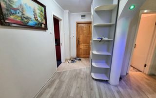 De inchiriat apartament 3 camere, zona Piata, Cetate - Poză 10