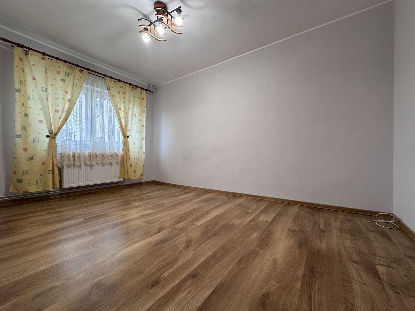 Vanzare apartament cu 4 camere luminos, vedere deschisă-Targoviste-M5 - Poză 5
