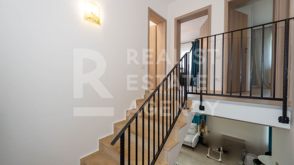 Vila in Tunari cu garaj si spatii de depozitare - Poză 26