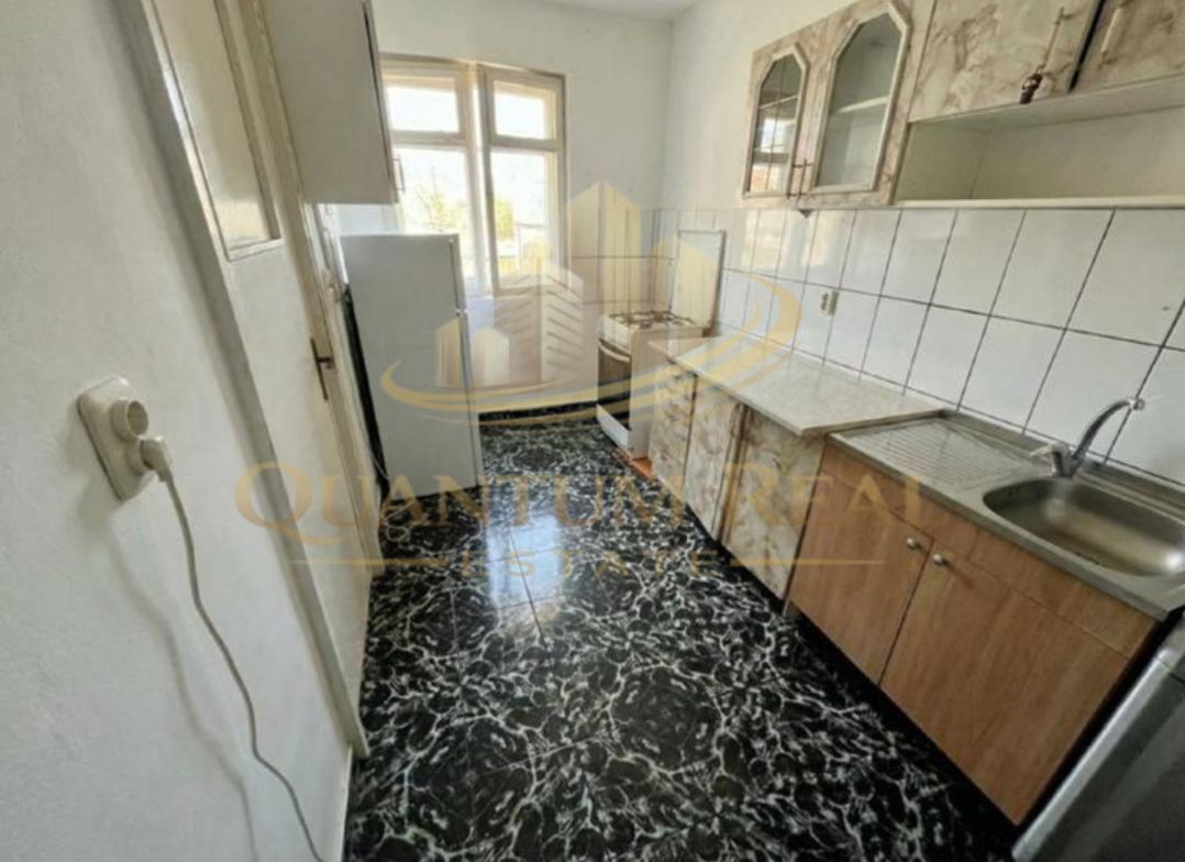 Vanzare apartament 3 camere decomandat-LOC DE PARCARE-RAHOVA-OFERTA! - Poză 4