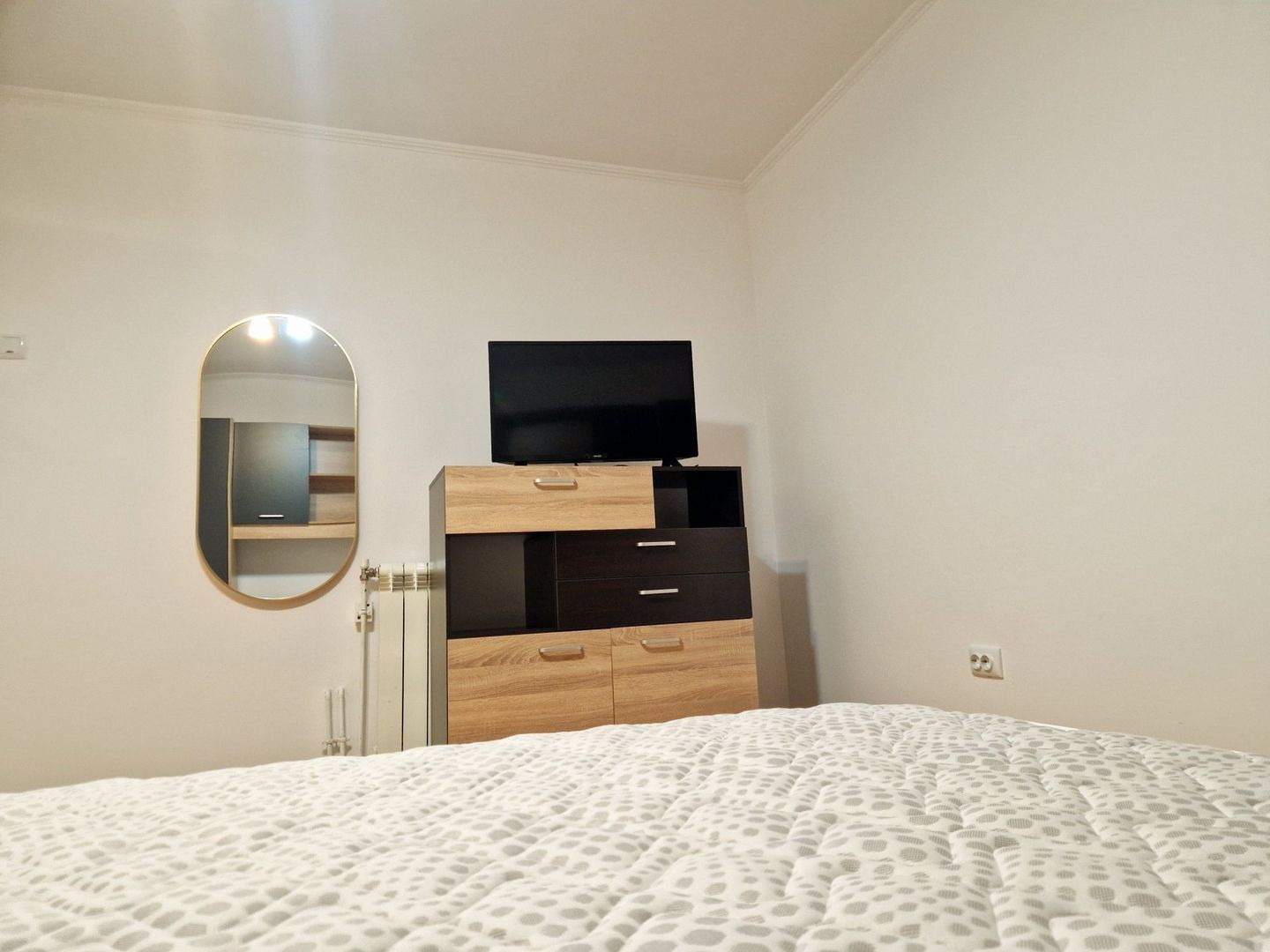 2 camere 60 mp, DECOMANDAT, 1 Mai, vila - Poză 2