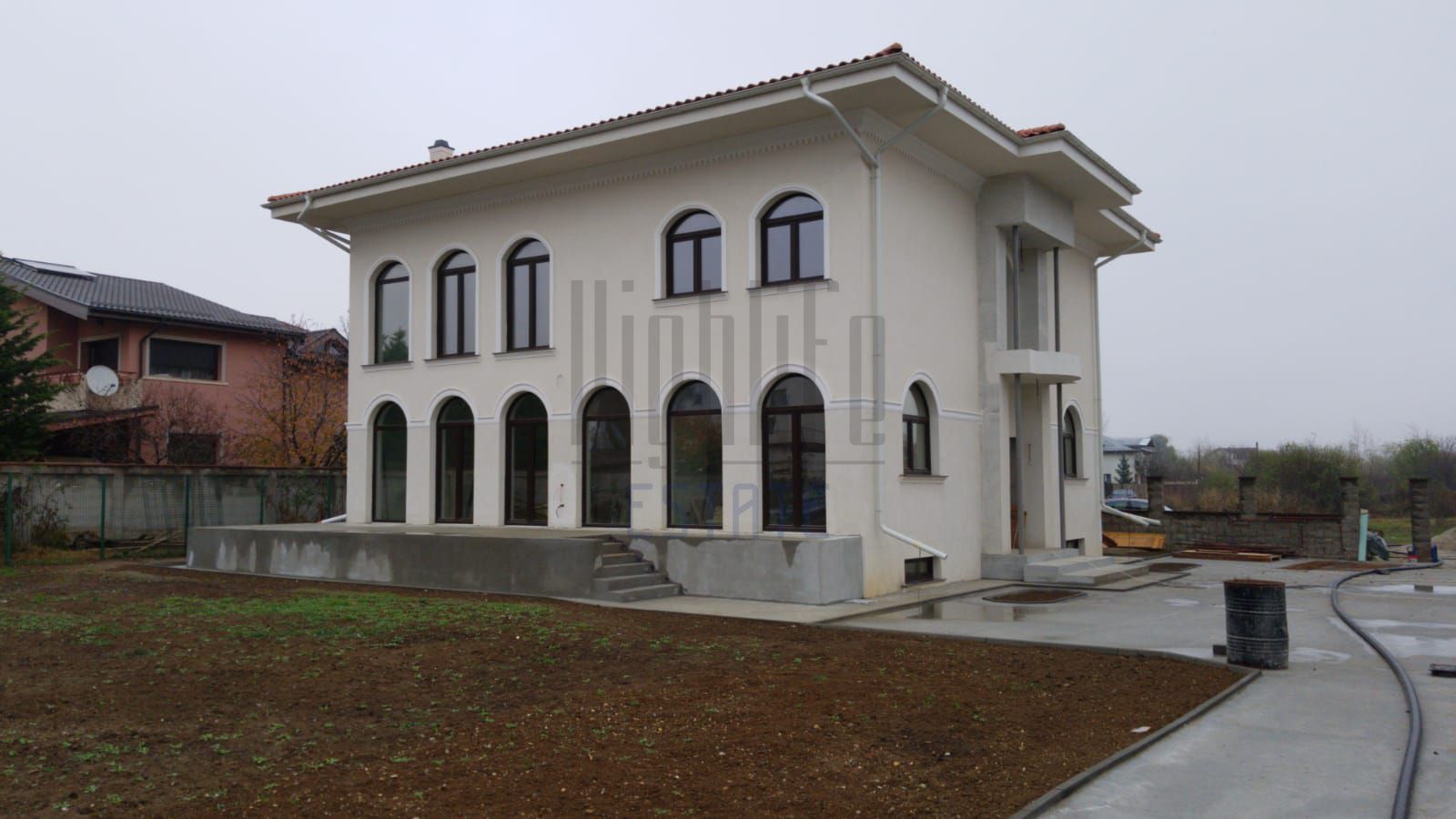 VILA DE LUX - Poză 1