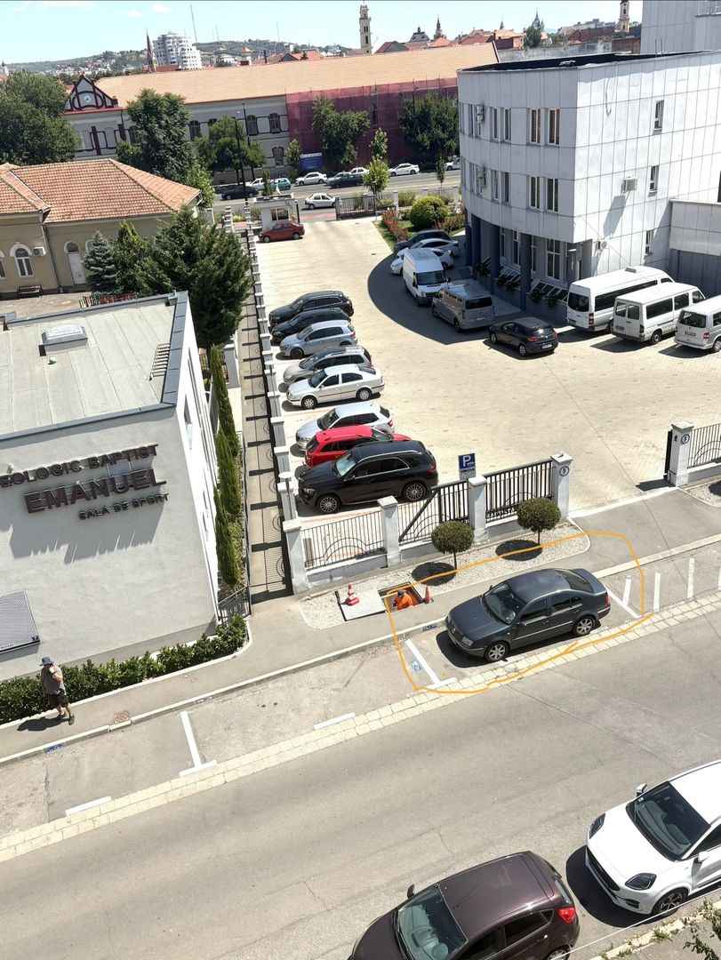 Apartament cu trei camere de vânzare, renovat complet, central - Poză 20