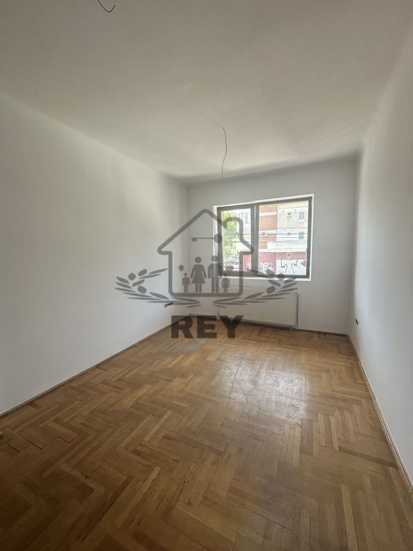 Imobil 3 niveluri, renovat, cu spațiu comercial si 2 ap.- Bd. Victoriei - Poză 14