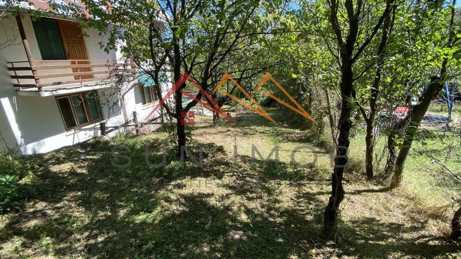 Vila de vanzare, teren 3100 mp, 7 camere, 6 grupuri sanitare, 3 CT, an 1997 - Poză 68