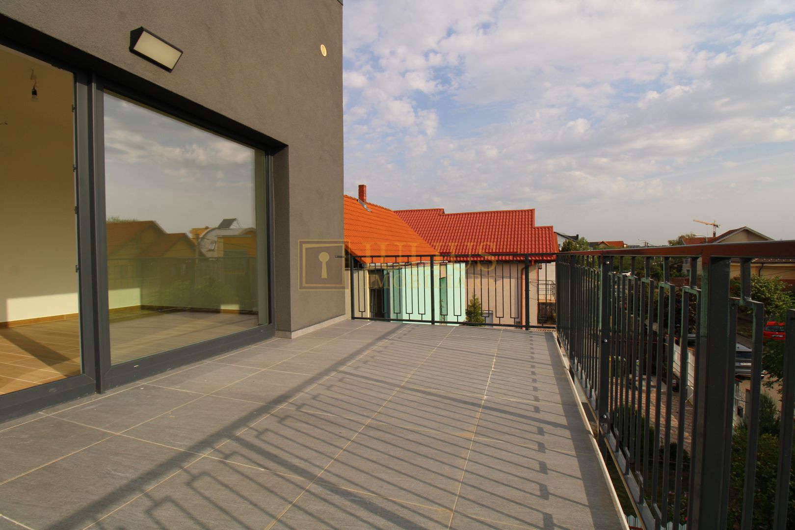 Casa zona Lunei, 5 camere + 3 bai, centrala proprie, rezidential sau birouri ! - Poză 25