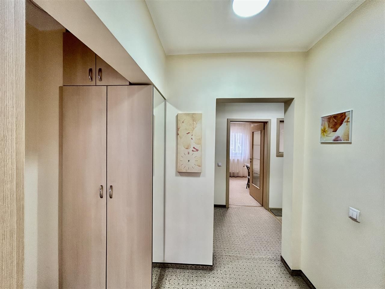 Apartament de închiriat în Sibiu – 3 camere, decomandat, 2 băi, 80 mp - Poză 14