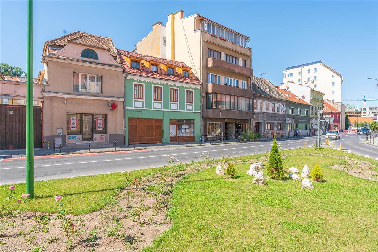 Casa cu spatiu comercial si 9 camere in zona istorica a Brasovului - Poză 3