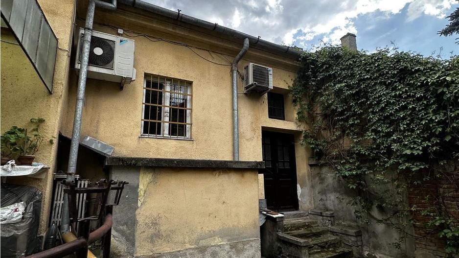 Casa Ultracentral dublu front acces auto - Poză 3