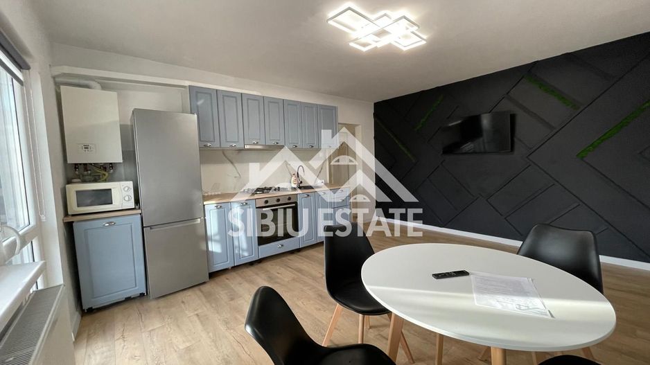 Apartament de vanzare decomandat, 3 camere, balcon s.utila 55 mp. - Poză 1