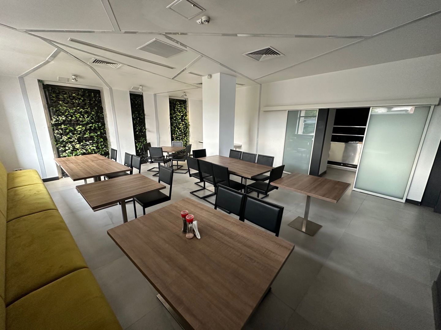 Clădire de închiriat pentru birouri  / clinica - Poză 2