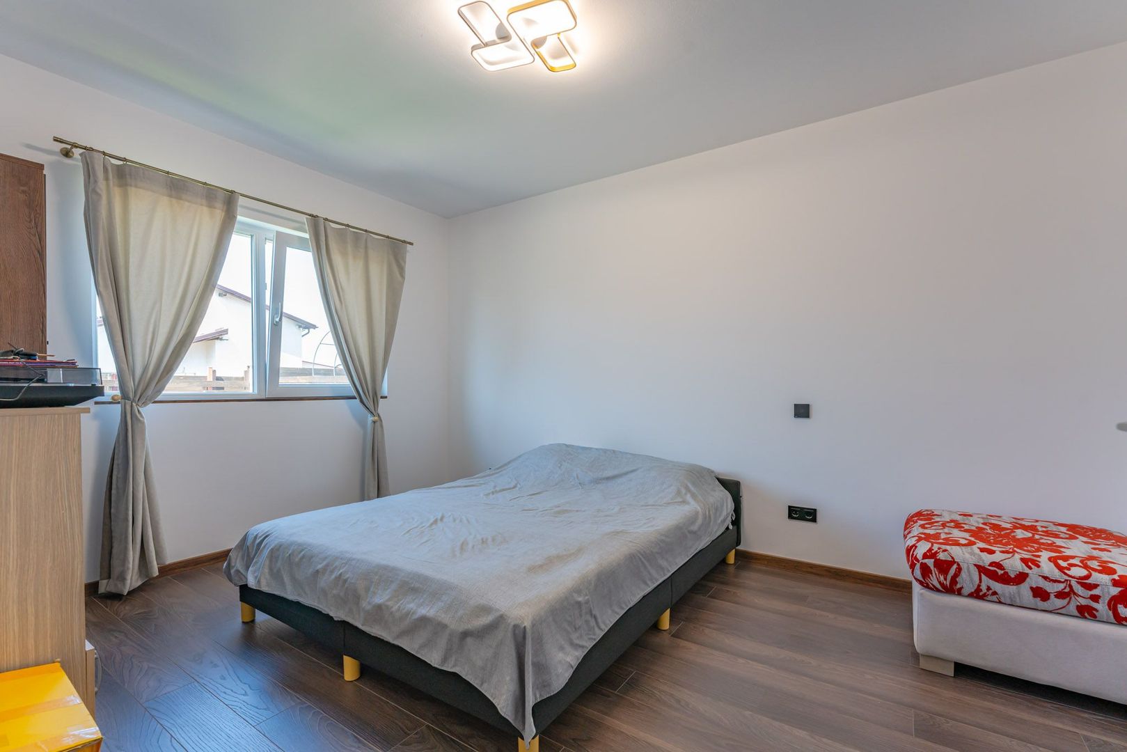 Casă Individuală de Închiriat, Încălzire în Pardoseală, Teren 400 mp - Poză 14