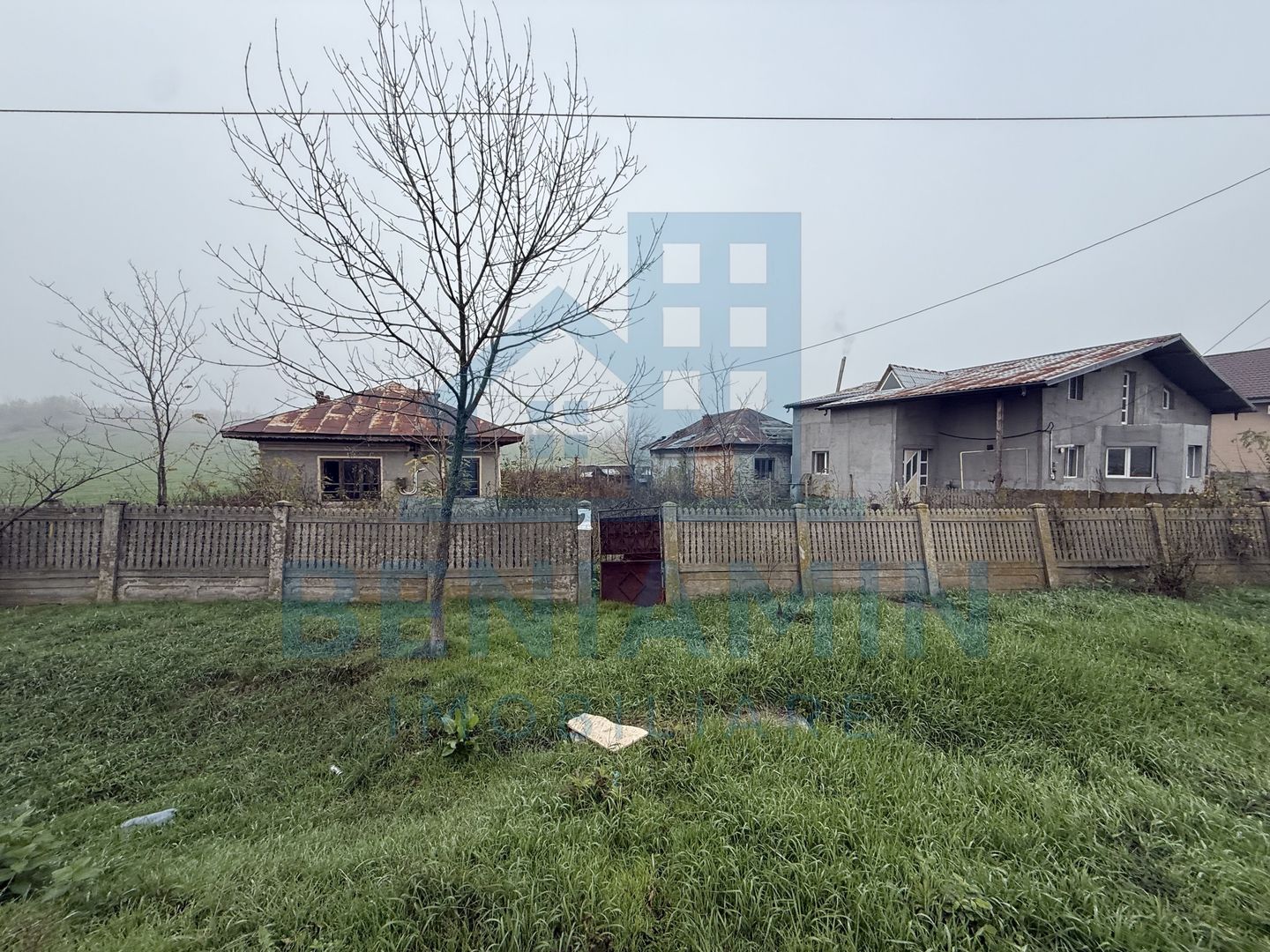 Teren intravilan 1329mp toate utilitatile Mischii langa Stadion - Poză 1